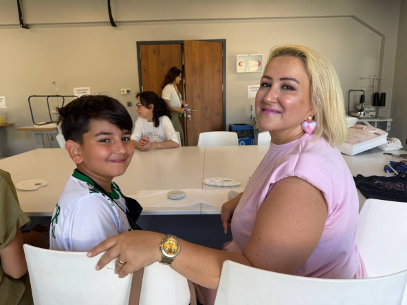 KARINCA El Emeği Eğitim Birimi'nden Silivrikapı'da Taş Boyama Keyfi: Çocuklarımızın Hayal Dünyasına Renkli Dokunuşlar
