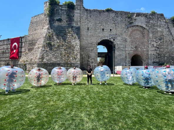 Yedikule Hisarı'nda Balon Futbolu Heyecanı: Spor ve Eğlence Buluşması