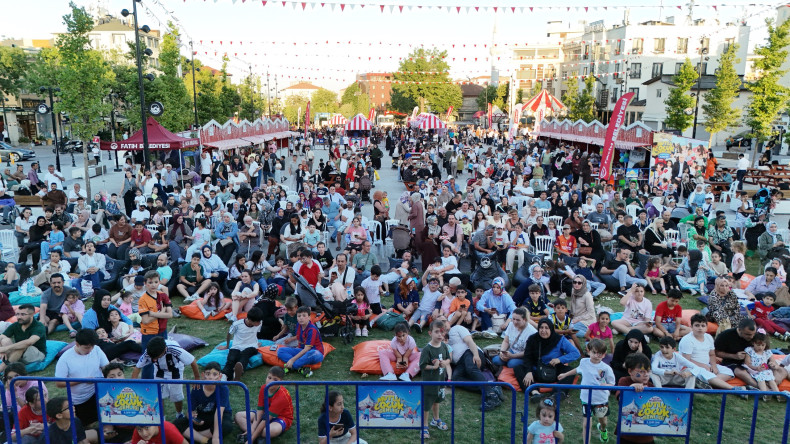 Yazın En Renkli, En Neşeli ve En Eğlenceli Adresi Mutlu Çocuk Şenliği, Topkapı Kaleiçi Meydanı'nda Yoğun İlgiyle Devam Ediyor