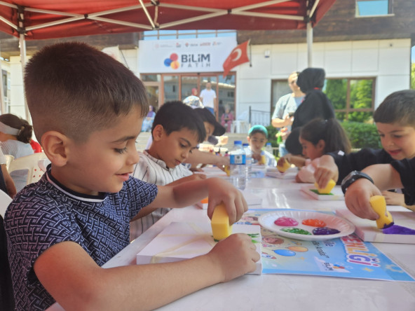 Bilim Fatih'te Karne Sevinci Bilim, Sanat ve Teknolojiyle Renklendi