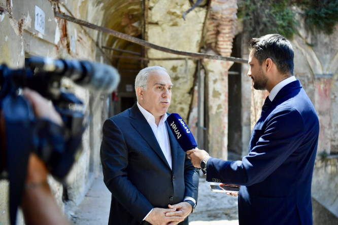 Başkan Turan, Tarihî Şekerci Han'da Devam Eden İhya Çalışmalarımızı Yerinde İnceledi