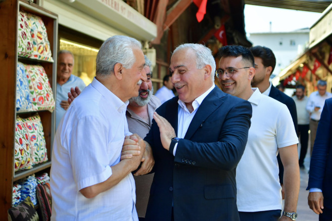 Başkan Turan, Tarihî Arasta Çarşısı'nda Esnafımız ve Gönüllü Turizm Elçilerimizle Buluştu