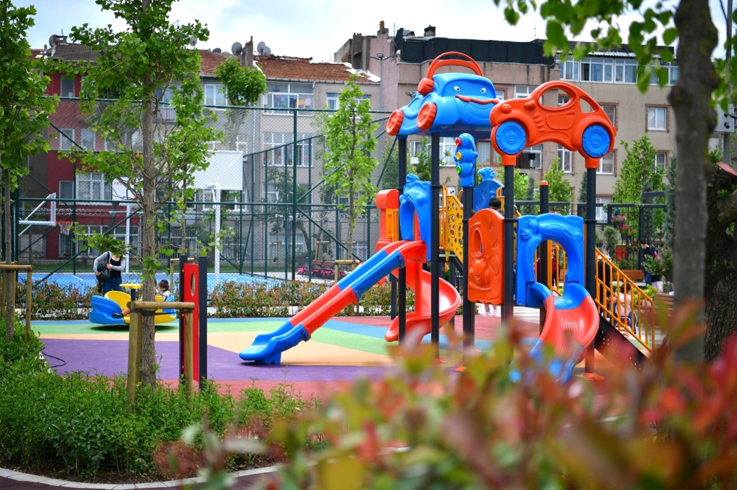 Başkan Turan Seyyid Ömer Parkı'ndaki Hemşehrileriyle Hasbihal Etti