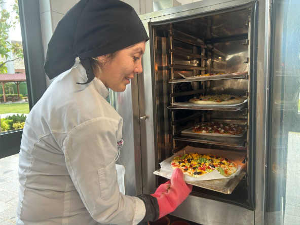 Vatandaşlarımız KARINCA El Emeği Birimi'nin Silivrikapı'da Düzenlediği Pizza Yapım Atölyesi'nde Buluşuyor