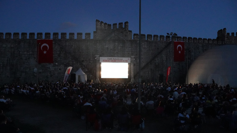 Yedikule Hisarı'nda Açık Hava Sinema Günlerinin Konuğu “Yıldızlararası” Oldu