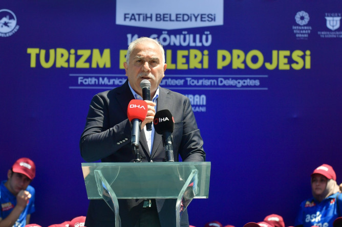 Başkan Turan'ın Ev Sahipliğinde Sultanahmet Meydanı'nda Gönüllü Turizm Elçileri Programı'nın 16'ncı Dönemi Tanıtım Programıyla Başladı