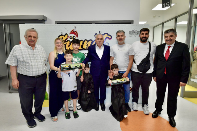 Başkan Turan, Geleneksel Sünnet Programımız Kapsamında Bezmialem Vakıf Üniversitesi Hastanesi'nde Çocuklarımızı Ziyaret Etti