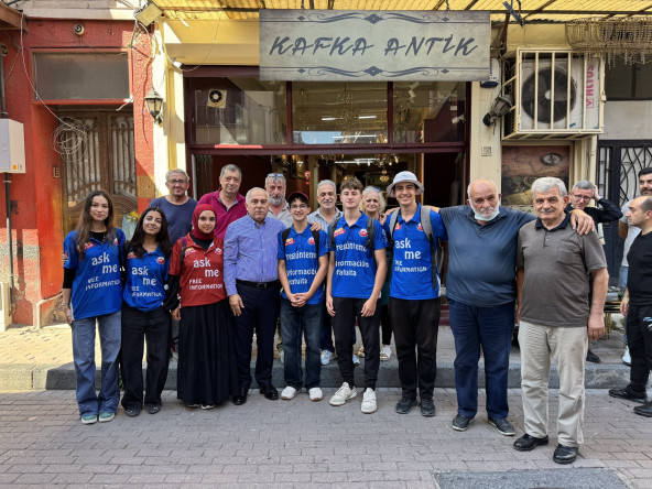 Başkan Turan, Balat'ta Gönüllü Turizm Elçileri, Esnaf ve Vatandaşlarımızla Bir Araya Geldi