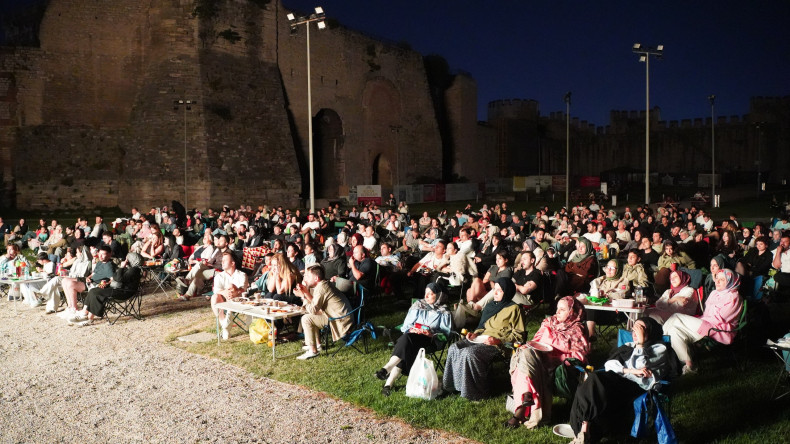 Yedikule Hisarı'nda Açık Hava Sinema Günleri Bu Kez “Pi'nin Yaşamı” Filmiyle Devam Etti