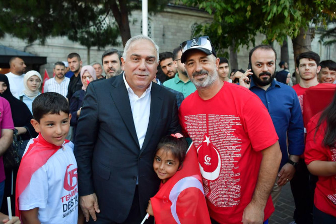 Vali Gül, İlim Yayma Vakfı Mütevelli Heyeti Başkanı Bilal Erdoğan ve Başkan Turan, Saraçhane'de 15 Temmuz Şehitlerini Rahmet ve Dualarla Yâd Etti