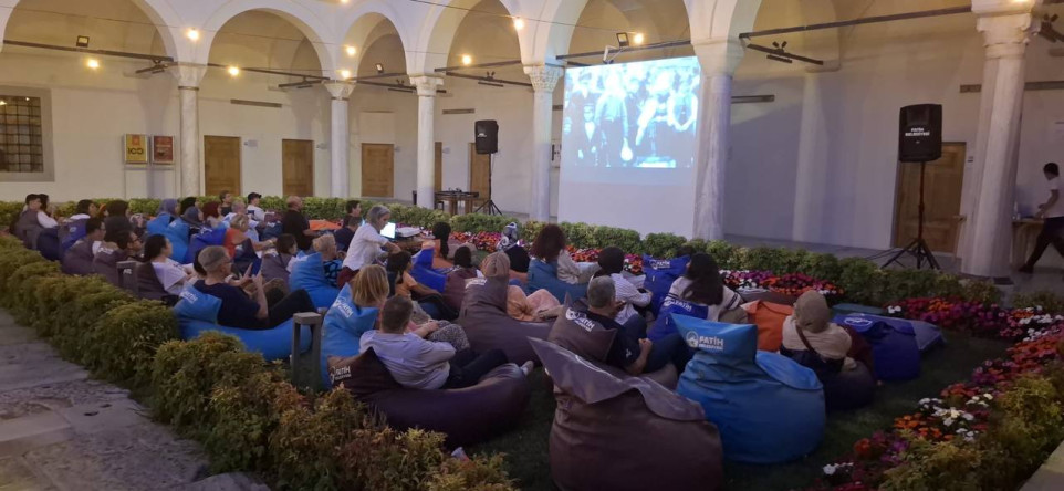 Medrese Davutpaşa'da Avluda Sinema Devam Ediyor