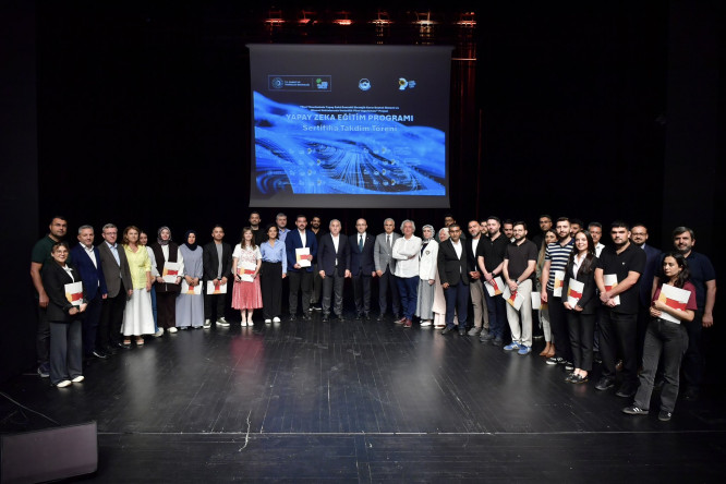 İstanbul Kalkınma Ajansı Destekli Yapay Zekâ Projesi, Başkan Turan'ın Katılımıyla FKSM'de Tanıtıldı; Yapay Zekâ Eğitimi Sertifikaları Takdim Edildi