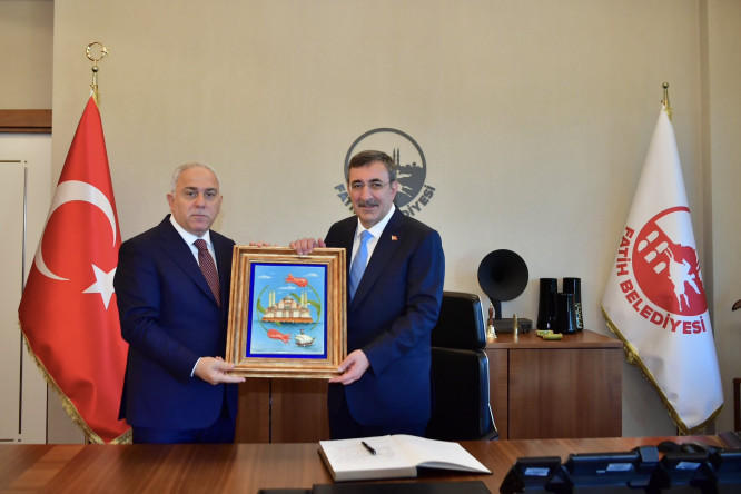 Başkan Turan, Cumhurbaşkanı Yardımcımız Sayın Cevdet Yılmaz'ı Fatih Merkez Kütüphanesi'nde Ağırladı