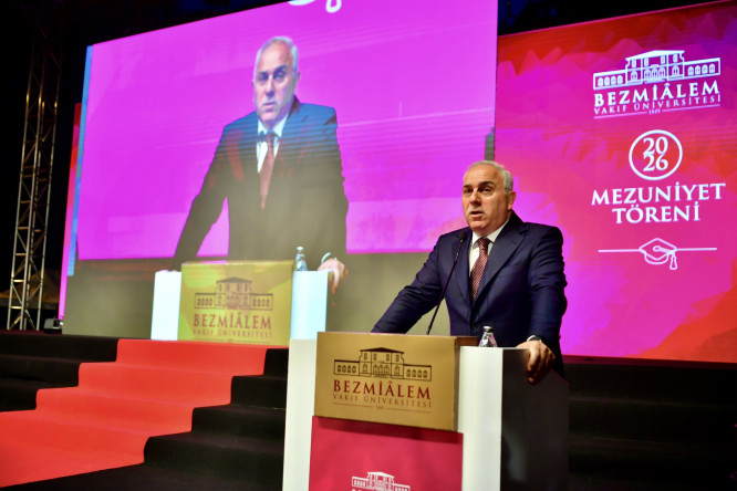 Başkan Turan, Bezmiâlem Vakıf Üniversitesi Tıp Fakültesi Mezuniyet Töreni'nde Geleceğin Hekimleriyle Buluştu