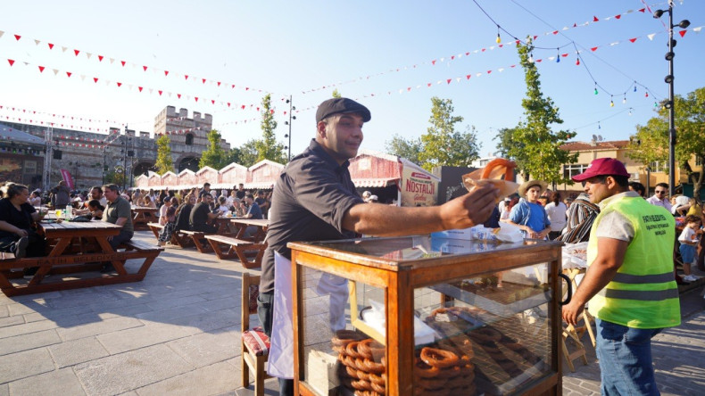 Topkapı Kaleiçi Meydanı'nda Nostalji Günlerimiz Yoğun Katılımla Devam Ediyor, Eski Mahalle Hatıraları Yeniden Canlanıyor