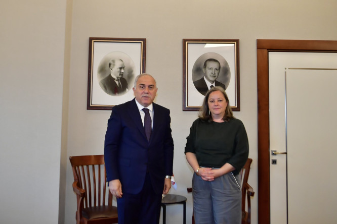 Başkan Turan, Almanya Başkonsolosu Grienberger'i Ağırladı; KARINCA Mağazası, Merkez Kütüphanesi ve Nusret Çolpan Sanat Galerisi Gezildi