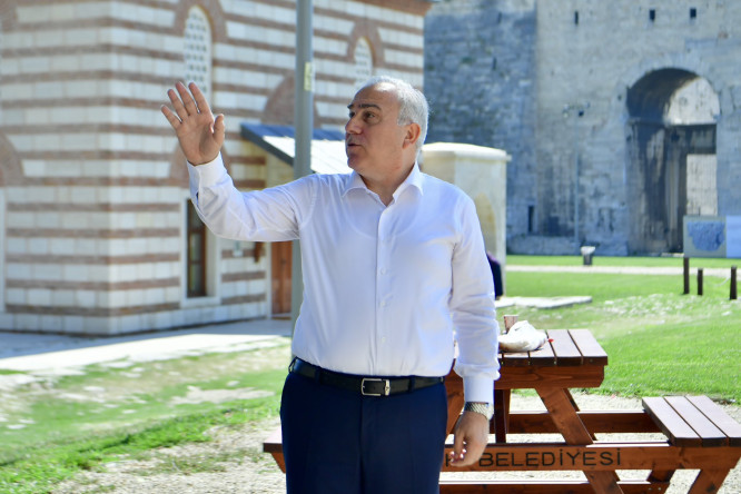 Başkan Turan, Yedikule Hisarı'nı Ziyaret Ederek Hazine Kulesi'ndeki Restorasyonu İnceledi, Gönüllü Turizm Elçilerimizle Bir Araya Geldi