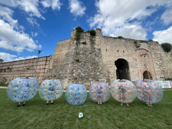 Yedikule Hisarı'nda Yaz Turnuvaları Balon Futbolu Heyecanıyla Devam Ediyor