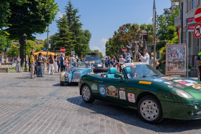 Fatih Belediyesi Ev Sahipliğinde Anadolu Dostluk Rallisi, Sultanahmet'ten Yolculuğuna Başladı
