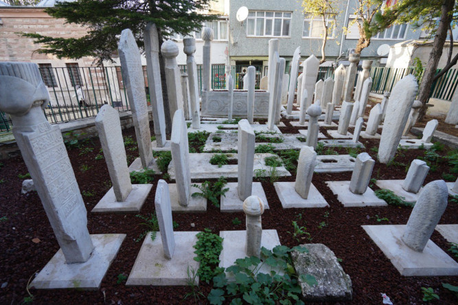 Üç Baş Nureddin Hamza Camii Haziresi Restore Edildi