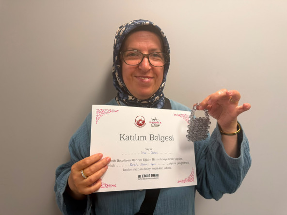KARINCA El Emeği Eğitim Birimi'nden Keyif Dolu Atölye: Boncukların Zarafeti Silivrikapı'da Buluştu