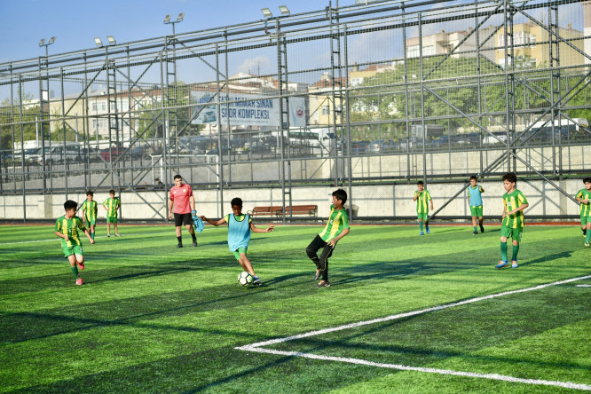 Başkan Turan, Silivrikapı Spor Köyü'nde Sporla Buluşan Gençlerimiz ve Yazın Keyfini Çıkaran Ailelerimizle Bir Araya Geldi