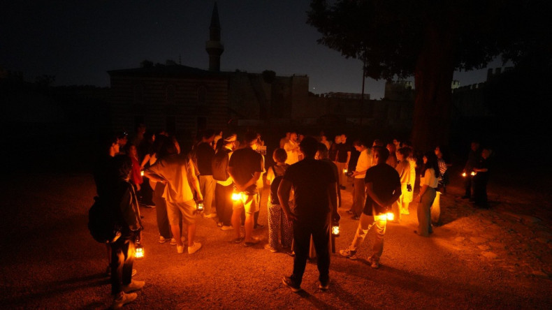 Ay Işığında Tarihî Bir Gece: Yedikule Hisarı'nda Fener Eşliğinde Yolculuk