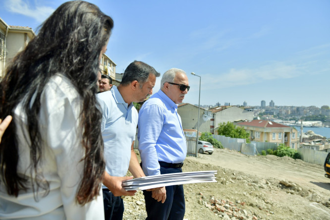 Başkan Turan, Yavuz Sultan Selim Camii Çevresindeki Çalışmaları ve Haliç Manzaralı Seyir Terası Projesini Yerinde İnceledi