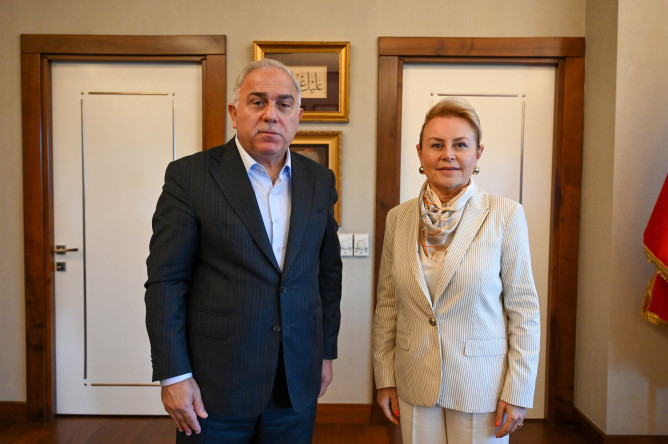 Başkan Turan, Demet Sabancı'yı Fatih'te Ağırladı: KARINCA Mağazası, GastroSanat ve Kütüphanemizdeki Çalışmalar Yerinde İncelendi