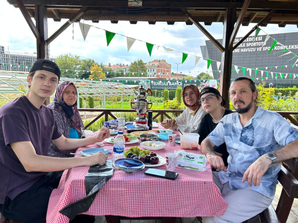 Yedikule Bahçe'de Piknik Keyfi Devam Ediyor