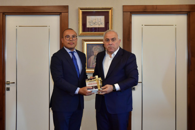 Malezya İstanbul Başkonsolosu Ahmad Amiri Abu Bakar'dan Başkan Turan'a Nezaket Ziyareti