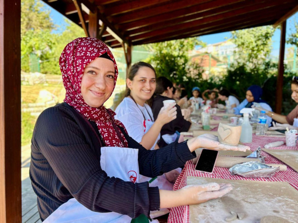 Yedikule Bahçe'de Seramik Atölyesi: Toprakla Buluşan Sanat, Doğayla Kurulan Bağ