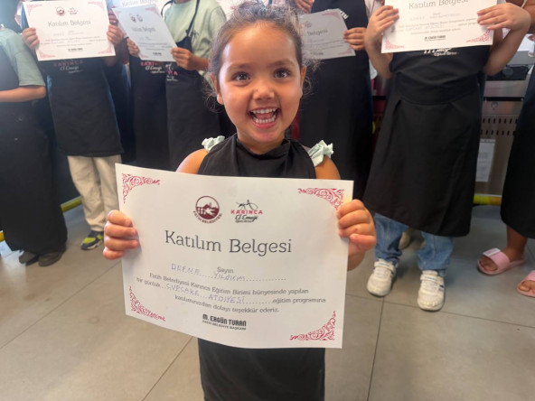 Silivrikapı'da Çocuklarımızla Tatlı Buluşma: KARINCA El Emeği Eğitim Birimi'nden Cupcake Eğitimi