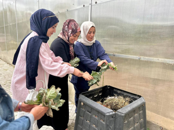 Yedikule Bahçe'de Kompost Atölyesi: Organik Atıklar Toprakla Buluşuyor