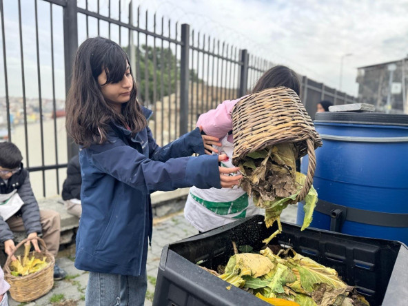 Ayvansaray Bahçe'de Gençlerimize Sürdürülebilir Gelecek İçin Kompost Eğitimi
