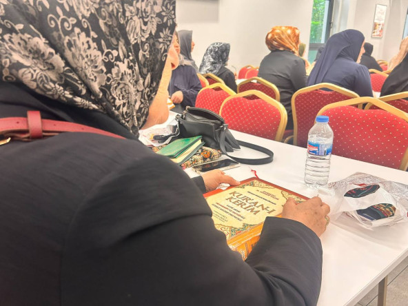 Fatih'te Cuma Sohbetleriyle Manevi Buluşmalar: Halkla İlişkiler Ofisimiz Kadınlara Yönelik Programlarını Sürdürüyor