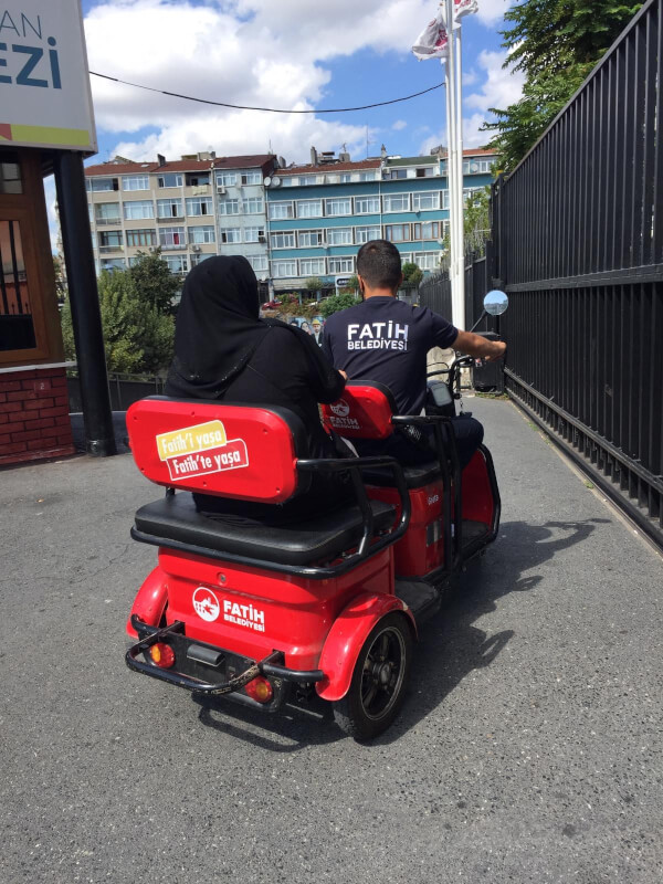 Büyüklerimizin Hizmetindeyiz