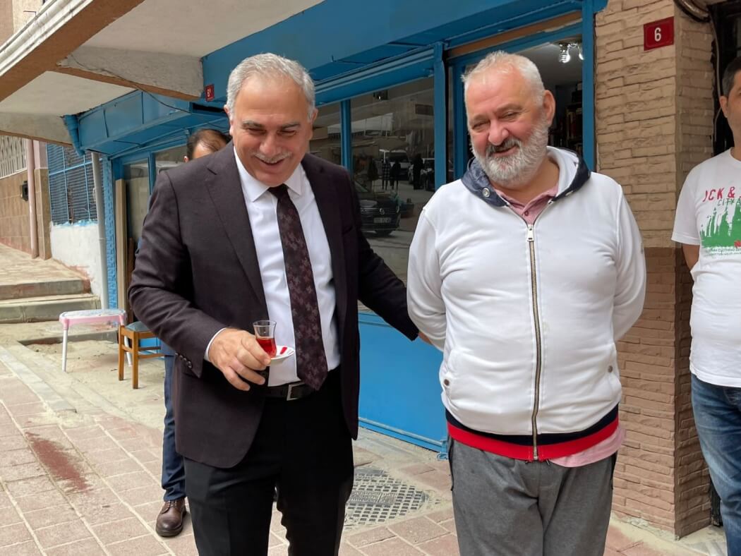 Başkan Turan Cuma Pazarını Ziyaret Etti