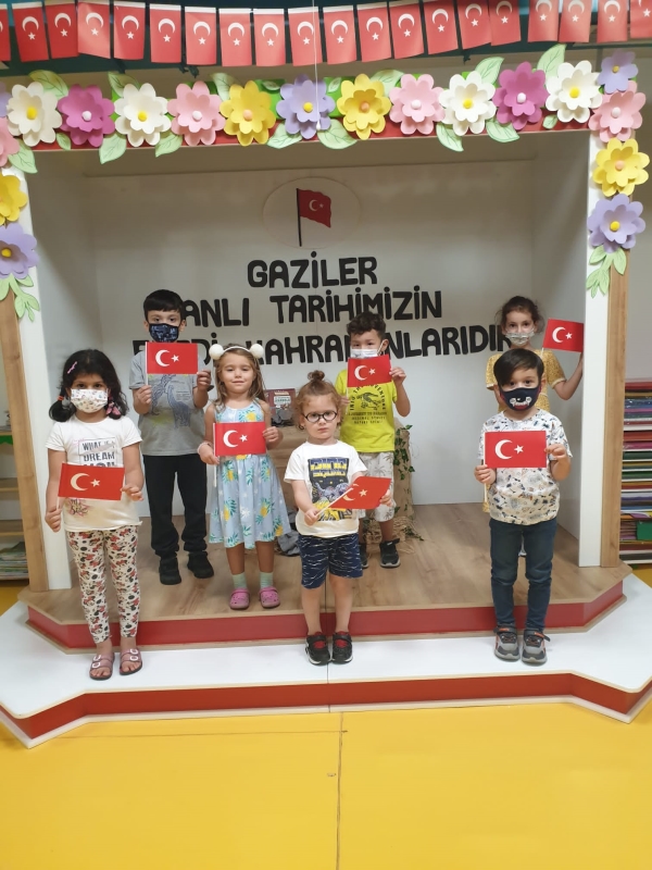 Kariye Çocuk Kütüphanesi Öğrencileri Gazilerimizi Andı