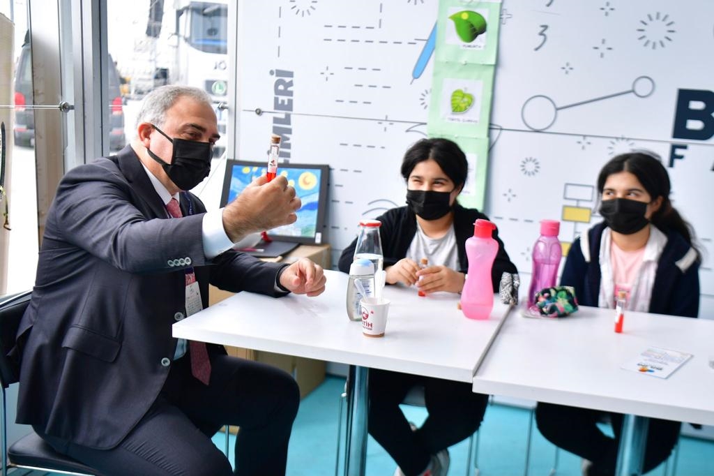 Başkan Turan Bilim Fatih Öğrencilerini Yalnız Bırakmadı