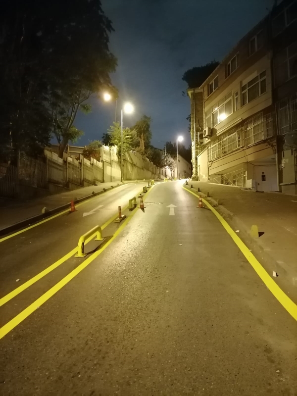 Asfalt Yenileme ve Yol Çizgi Çalışmalarımızla Güvenli Trafik Akışı Sağlıyoruz