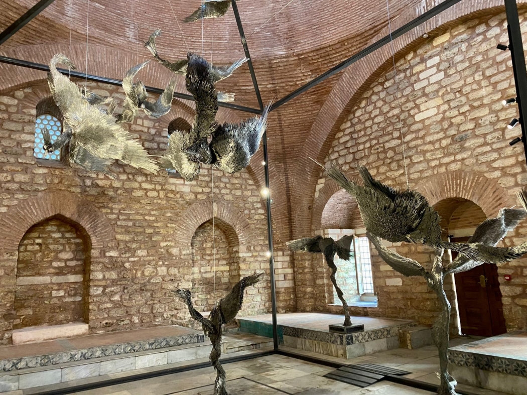 Jake Michael Singer, Kuş Heykelleri İle Küçük Mustafa Paşa Hamamı'nda