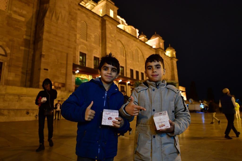 Fatihli Komşularımıza Kandil Simidi ve Lokum İkram Ettik