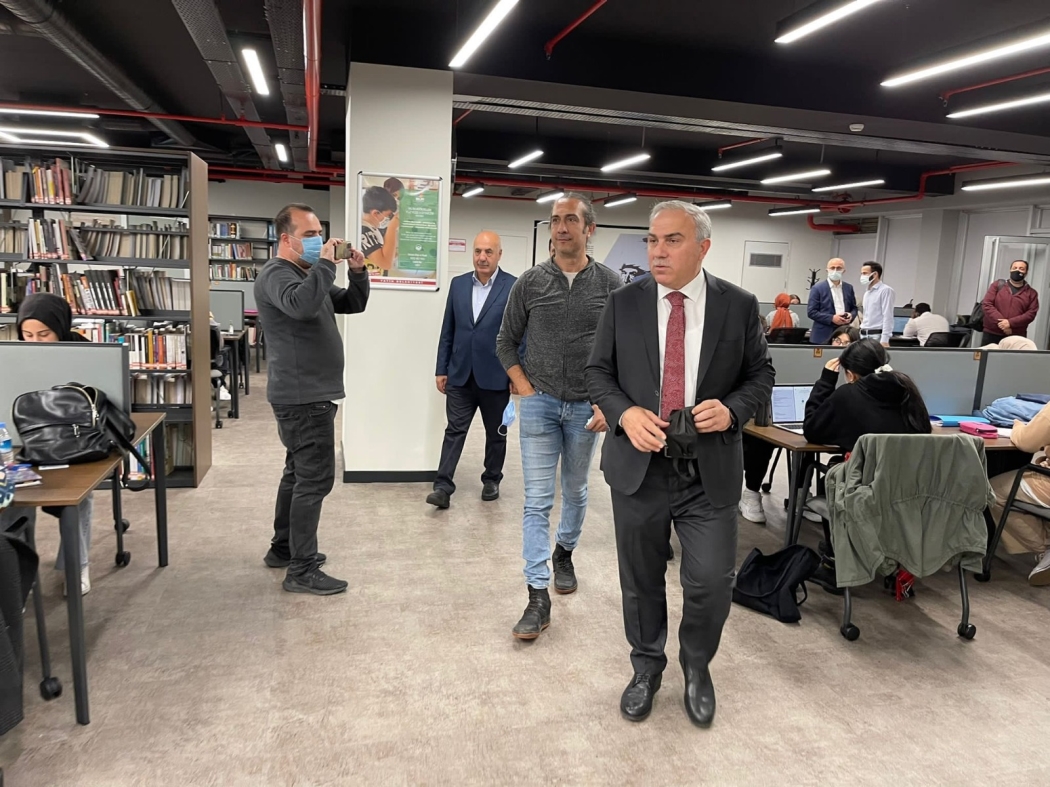 Turuncu Koltuk'un İlk Konuğu Sevilen Müzisyen Kıraç Oldu