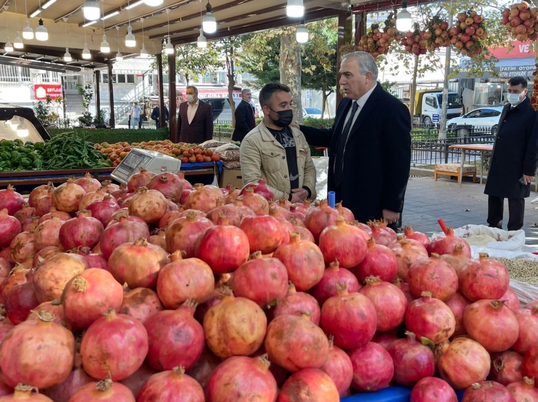 Başkan Turan Kadınlar Pazarı Esnafını Ziyaret Etti