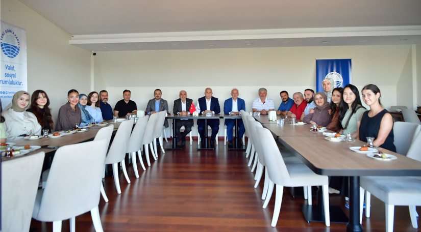 Başkan Turan, Yeni Dünya Vakfı Kız Öğrenci Yurdu nda Kıymetli Öğrencilerimizle Buluştu
