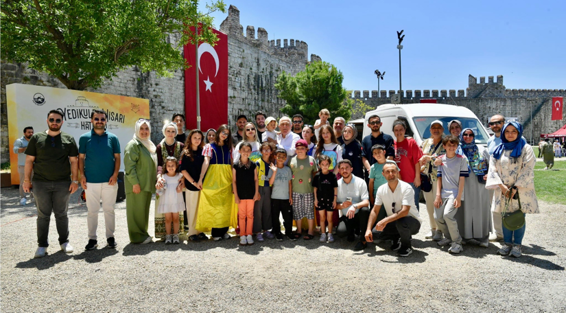 Başkan Turan, Yedikule Hisarı ndaki Yaz Buluşması nda Fatih Belediyesi Ailesiyle Bir Araya Geldi