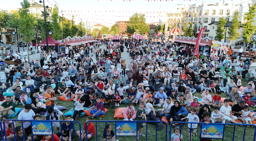 Yazın En Renkli, En Neşeli ve En Eğlenceli Adresi Mutlu Çocuk Şenliği, Topkapı Kaleiçi Meydanı nda Yoğun İlgiyle Devam Ediyor