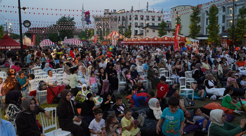 Mutlu Çocuk Şenliği Topkapı Kaleiçi Meydanı nda Yazın En Renkli Buluşmalarına Ev Sahipliği Yapıyor Mutlu Çocuk Şenliği Topkapı Kaleiçi Meydanı nda Yazın En Renkli Buluşmalarına Ev Sahipliği Yapıyor
