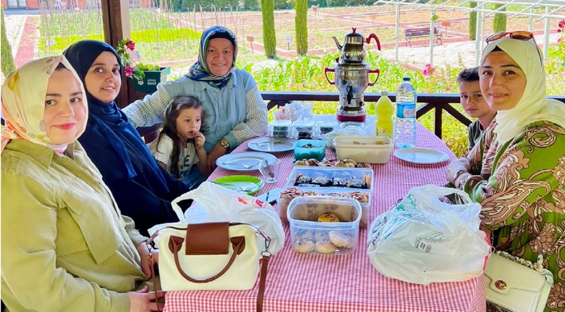 Yedikule Bahçe de Piknik Keyfi Devam Ediyor Yedikule Bahçe de Piknik Keyfi Devam Ediyor